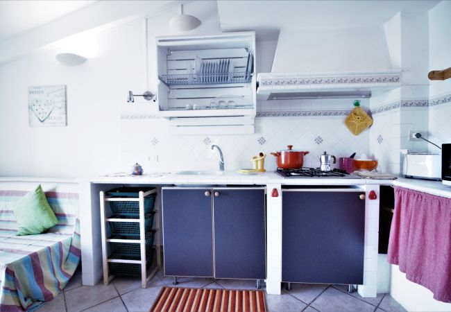 Appartamento a Sperlonga - questa casa caratteristica per 6 persone è ideale per vivere in pieno il mare e le tradizioni del borgo Appartamento a Sperlonga - questa casa caratteristica per 6 persone è ideale per vivere in pieno il mare e le tradizioni del borgo