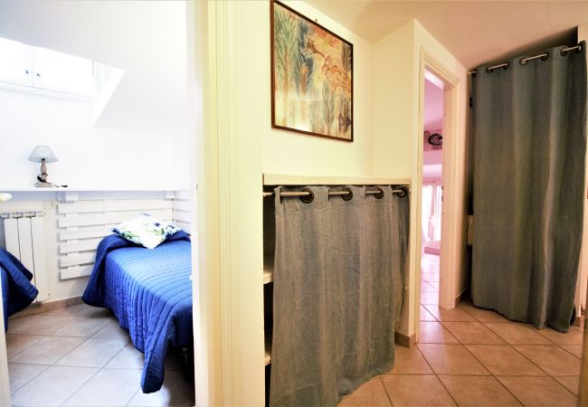 Appartamento a Sperlonga - questa casa caratteristica per 6 persone è ideale per vivere in pieno il mare e le tradizioni del borgo Appartamento a Sperlonga - questa casa caratteristica per 6 persone è ideale per vivere in pieno il mare e le tradizioni del borgo