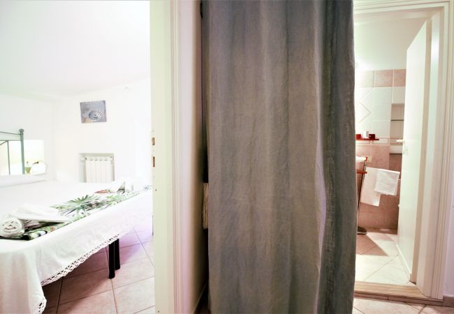 Appartamento a Sperlonga - questa casa caratteristica per 6 persone è ideale per vivere in pieno il mare e le tradizioni del borgo Appartamento a Sperlonga - questa casa caratteristica per 6 persone è ideale per vivere in pieno il mare e le tradizioni del borgo