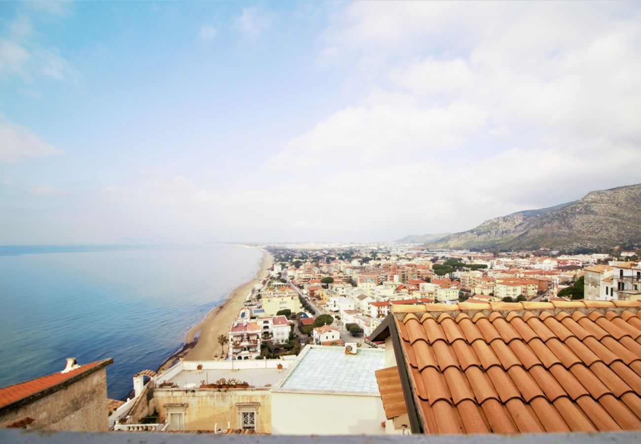 Appartamento a Sperlonga - questa casa caratteristica per 6 persone è ideale per vivere in pieno il mare e le tradizioni del borgo