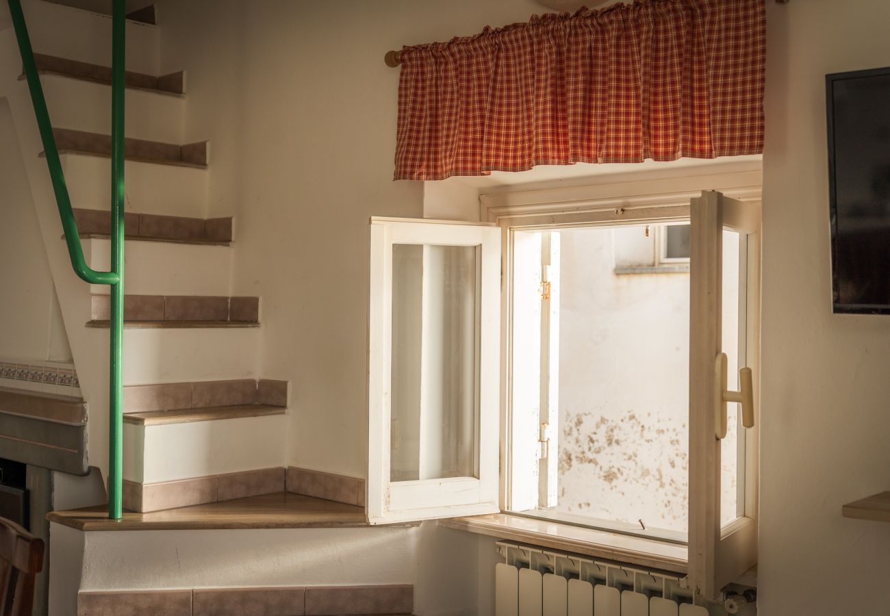 Appartamento a Sperlonga - questa casa caratteristica per 6 persone è ideale per vivere in pieno il mare e le tradizioni del borgo