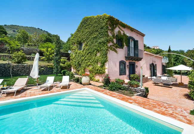 Villa a Trecastagni - Villa chic di campagna con piscina Villa a Trecastagni - Villa chic di campagna con piscina