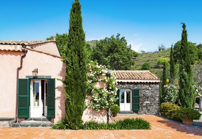 Villa a Trecastagni - Villa chic di campagna con piscina Villa a Trecastagni - Villa chic di campagna con piscina