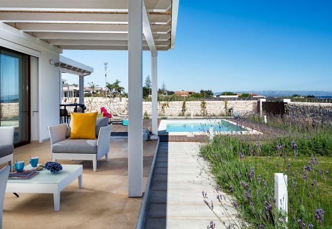Villa a Noto - Villa fronte mare con piscina a Marzamemi, Sicily - Lavanda Villa a Noto - Villa fronte mare con piscina a Marzamemi, Sicily - Lavanda
