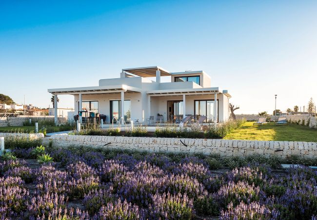 Villa a Noto - Villa con piscina fronte mare a Marzamemi, Sicily - Ulivo - 8 pax Villa a Noto - Villa con piscina fronte mare a Marzamemi, Sicily - Ulivo - 8 pax
