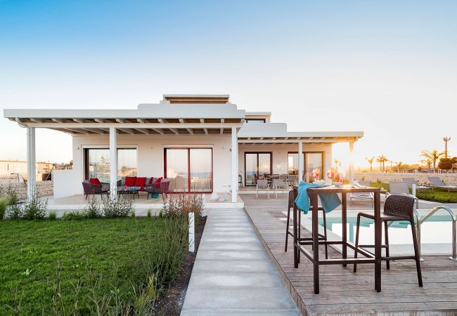 Villa a Noto - Villa con piscina fronte mare a Marzamemi, Sicily - Ulivo - 8 pax Villa a Noto - Villa con piscina fronte mare a Marzamemi, Sicily - Ulivo - 8 pax