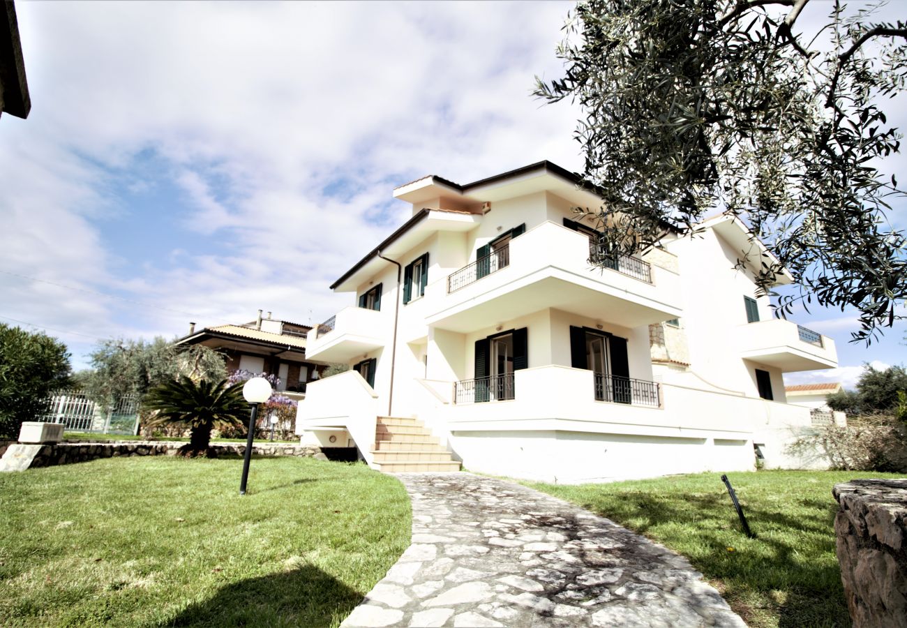 Villa a Sperlonga - più comfort più spazio più privacy per una comoda vacanza