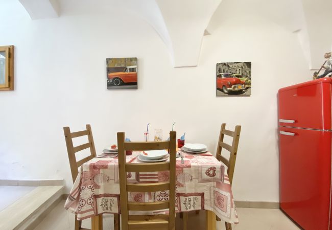 Appartamento a Sperlonga - suggestivo bilocale nella piazzetta di Sperlonga Appartamento a Sperlonga - suggestivo bilocale nella piazzetta di Sperlonga