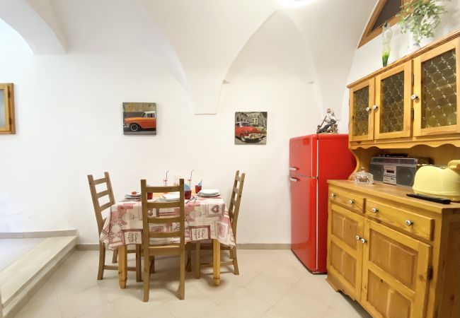 Appartamento a Sperlonga - suggestivo bilocale nella piazzetta di Sperlonga Appartamento a Sperlonga - suggestivo bilocale nella piazzetta di Sperlonga