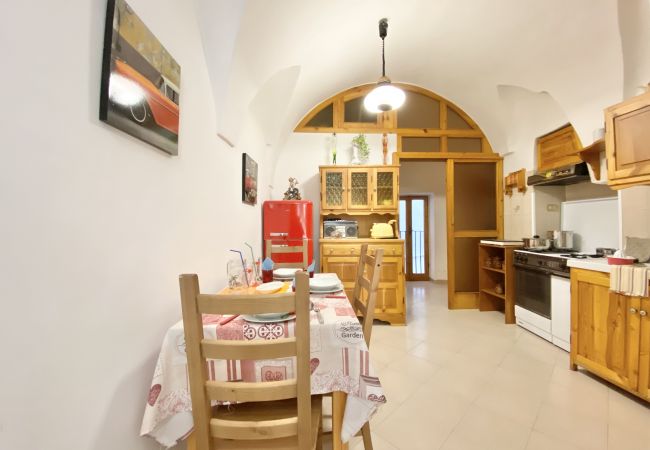 Appartamento a Sperlonga - suggestivo bilocale nella piazzetta di Sperlonga Appartamento a Sperlonga - suggestivo bilocale nella piazzetta di Sperlonga