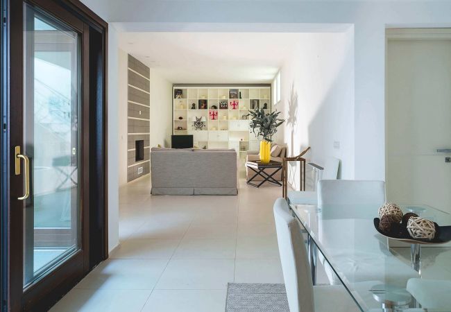 Villa a Cefalù - Villa con terrazza vista mare, Cefalù, Sicilia Villa a Cefalù - Villa con terrazza vista mare, Cefalù, Sicilia