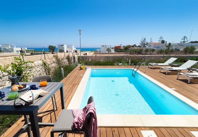 Villa a Noto - Villa con piscina fronte mare a Marzamemi, Sicily - Palma - 8 pax Villa a Noto - Villa con piscina fronte mare a Marzamemi, Sicily - Palma - 8 pax