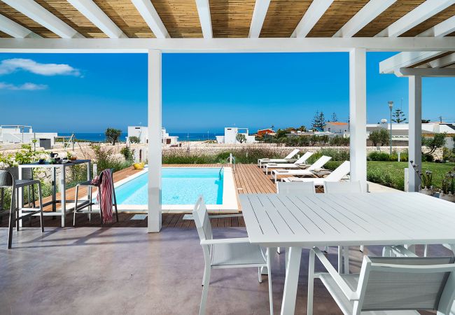 Villa a Noto - Villa con piscina fronte mare a Marzamemi, Sicily - Palma - 8 pax Villa a Noto - Villa con piscina fronte mare a Marzamemi, Sicily - Palma - 8 pax