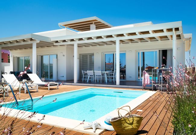 Villa a Noto - Villa con piscina fronte mare a Marzamemi, Sicily - Palma - 8 pax Villa a Noto - Villa con piscina fronte mare a Marzamemi, Sicily - Palma - 8 pax