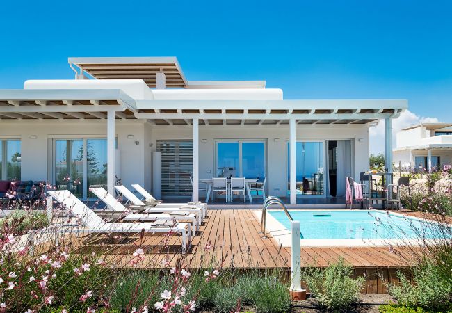 Villa a Noto - Villa con piscina fronte mare a Marzamemi, Sicily - Palma - 8 pax Villa a Noto - Villa con piscina fronte mare a Marzamemi, Sicily - Palma - 8 pax