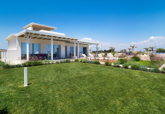 Villa a Noto - Villa con piscina fronte mare a Marzamemi, Sicily - Palma - 8 pax Villa a Noto - Villa con piscina fronte mare a Marzamemi, Sicily - Palma - 8 pax