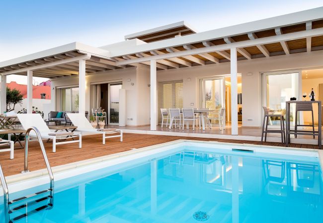 Villa a Noto - Villa con piscina fronte mare a Marzamemi, Sicily - Palma - 8 pax Villa a Noto - Villa con piscina fronte mare a Marzamemi, Sicily - Palma - 8 pax