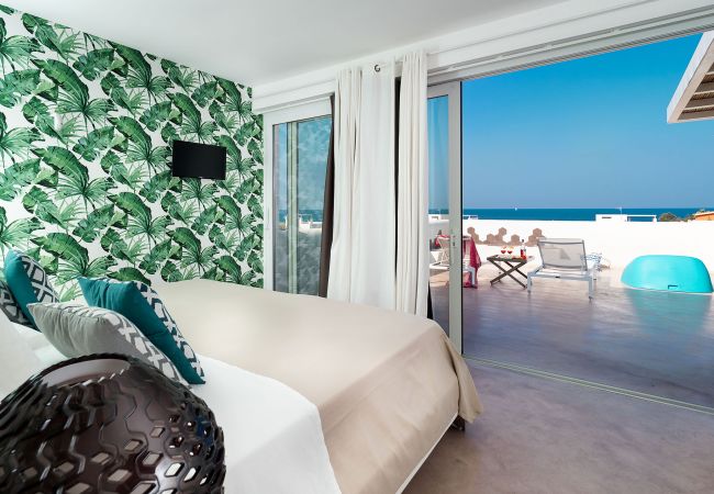 Villa a Noto - Villa con piscina fronte mare a Marzamemi, Sicily - Palma - 8 pax Villa a Noto - Villa con piscina fronte mare a Marzamemi, Sicily - Palma - 8 pax