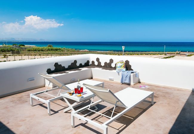 Villa a Noto - Villa fronte mare con piscina a Marzamemi, Sicily  - Fico d'India, 8 pax Villa a Noto - Villa fronte mare con piscina a Marzamemi, Sicily  - Fico d'India, 8 pax