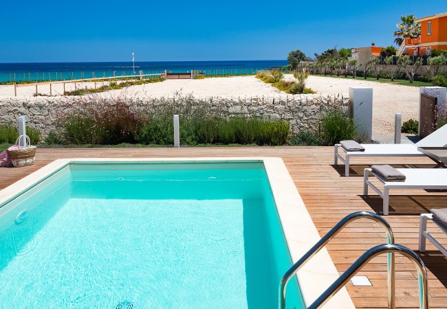 Villa a Noto - Villa fronte mare con piscina a Marzamemi, Sicily  - Fico d'India, 8 pax Villa a Noto - Villa fronte mare con piscina a Marzamemi, Sicily  - Fico d'India, 8 pax
