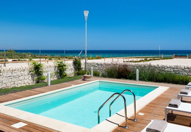 Villa a Noto - Villa fronte mare con piscina a Marzamemi, Sicily  - Fico d'India, 8 pax Villa a Noto - Villa fronte mare con piscina a Marzamemi, Sicily  - Fico d'India, 8 pax