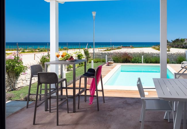 Villa a Noto - Villa fronte mare con piscina a Marzamemi, Sicily  - Fico d'India, 8 pax Villa a Noto - Villa fronte mare con piscina a Marzamemi, Sicily  - Fico d'India, 8 pax