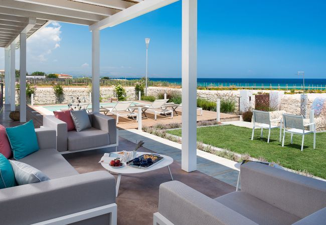 Villa a Noto - Villa fronte mare con piscina a Marzamemi, Sicily  - Fico d'India, 8 pax Villa a Noto - Villa fronte mare con piscina a Marzamemi, Sicily  - Fico d'India, 8 pax