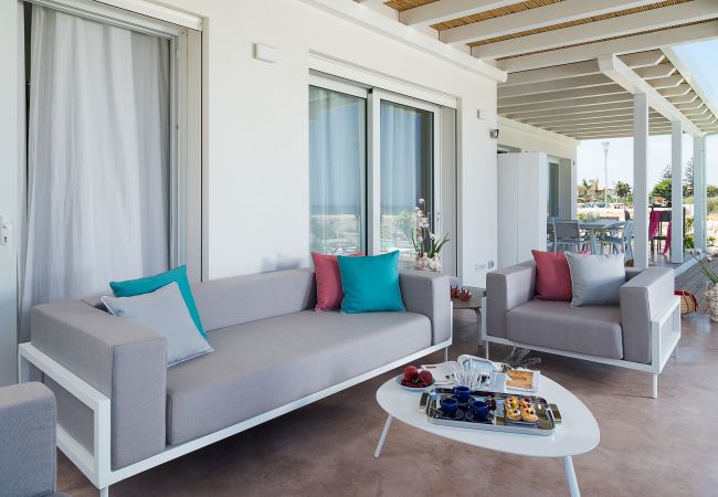 Villa a Noto - Villa fronte mare con piscina a Marzamemi, Sicily  - Fico d'India, 8 pax Villa a Noto - Villa fronte mare con piscina a Marzamemi, Sicily  - Fico d'India, 8 pax