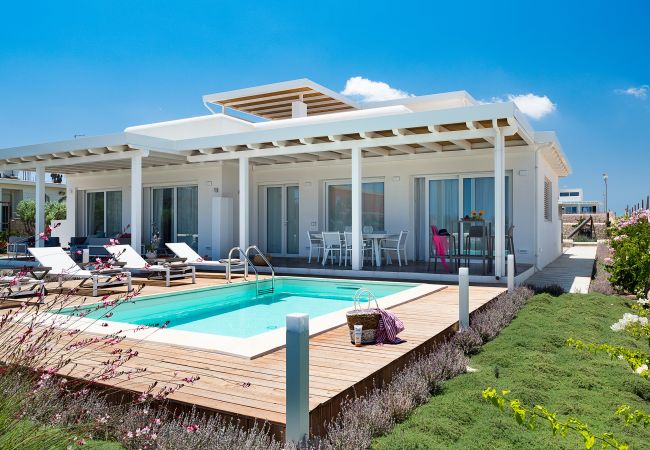 Villa a Noto - Villa fronte mare con piscina a Marzamemi, Sicily  - Fico d'India, 8 pax Villa a Noto - Villa fronte mare con piscina a Marzamemi, Sicily  - Fico d'India, 8 pax