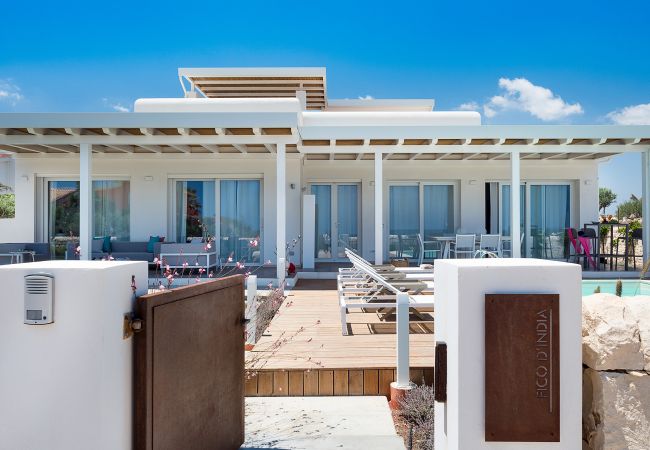 Villa a Noto - Villa fronte mare con piscina a Marzamemi, Sicily  - Fico d'India, 8 pax Villa a Noto - Villa fronte mare con piscina a Marzamemi, Sicily  - Fico d'India, 8 pax