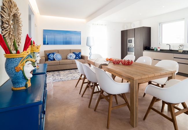 Villa a Noto - Villa fronte mare con piscina a Marzamemi, Sicily  - Fico d'India, 8 pax Villa a Noto - Villa fronte mare con piscina a Marzamemi, Sicily  - Fico d'India, 8 pax