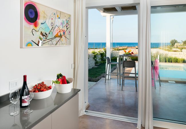 Villa a Noto - Villa fronte mare con piscina a Marzamemi, Sicily  - Fico d'India, 8 pax Villa a Noto - Villa fronte mare con piscina a Marzamemi, Sicily  - Fico d'India, 8 pax