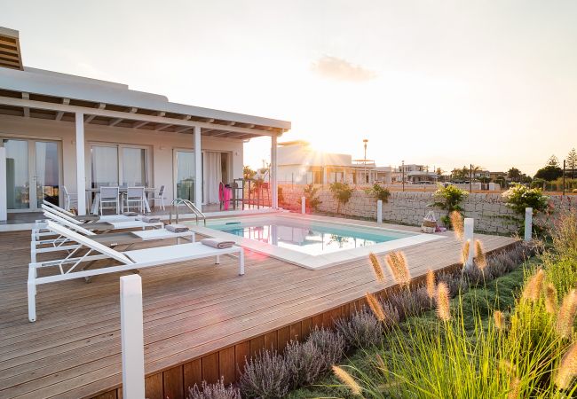 Villa a Noto - Villa fronte mare con piscina a Marzamemi, Sicily  - Fico d'India, 8 pax Villa a Noto - Villa fronte mare con piscina a Marzamemi, Sicily  - Fico d'India, 8 pax