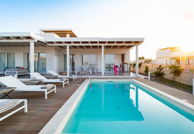 Villa a Noto - Villa fronte mare con piscina a Marzamemi, Sicily  - Fico d'India, 8 pax Villa a Noto - Villa fronte mare con piscina a Marzamemi, Sicily  - Fico d'India, 8 pax