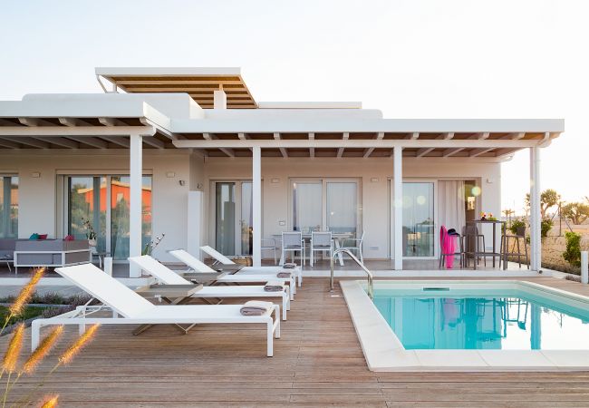 Villa a Noto - Villa fronte mare con piscina a Marzamemi, Sicily  - Fico d'India, 8 pax Villa a Noto - Villa fronte mare con piscina a Marzamemi, Sicily  - Fico d'India, 8 pax