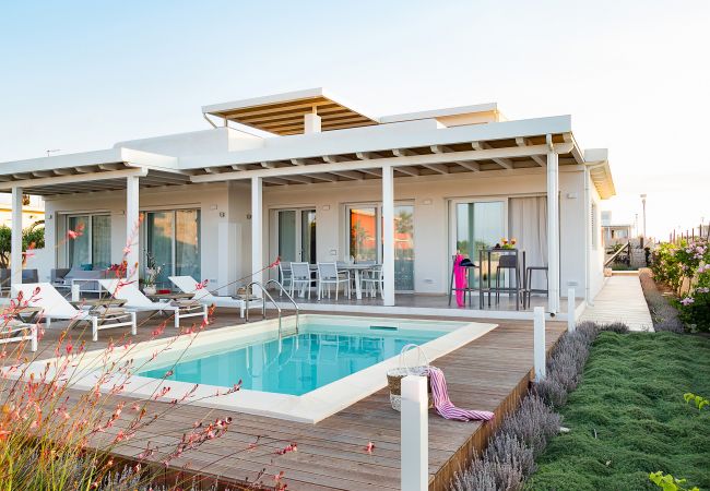 Villa a Noto - Villa fronte mare con piscina a Marzamemi, Sicily  - Fico d'India, 8 pax Villa a Noto - Villa fronte mare con piscina a Marzamemi, Sicily  - Fico d'India, 8 pax