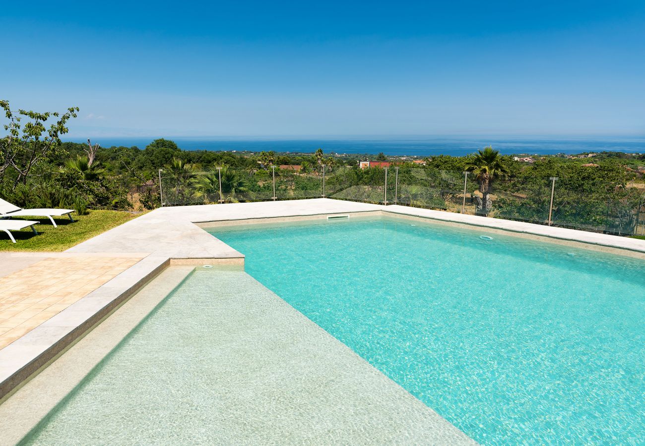 Villa a Zafferana Etnea - Villa con piscina, wellness e campo da calcetto privati - 8 pax