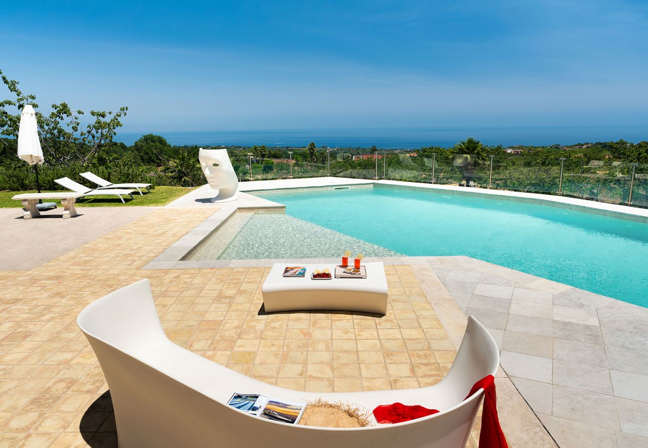 Villa a Zafferana Etnea - Villa con piscina, wellness e campo da calcetto privati - 8 pax