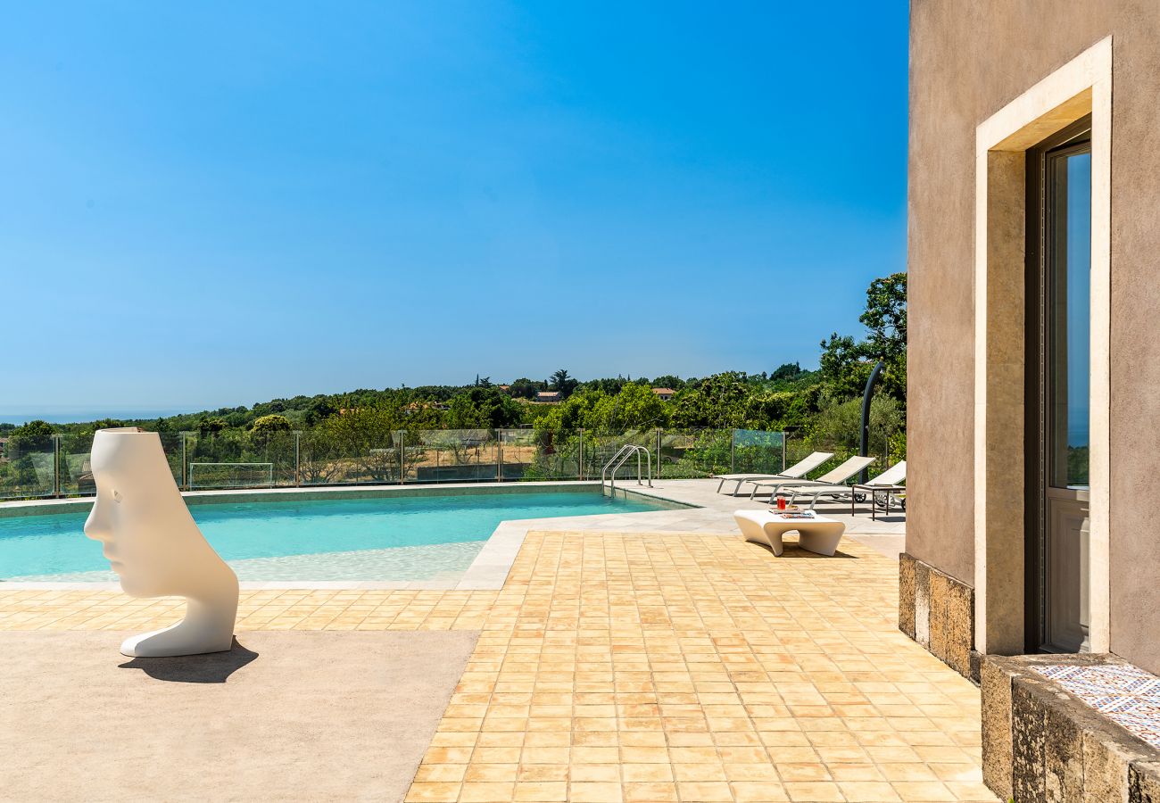 Villa a Zafferana Etnea - Villa con piscina, wellness e campo da calcetto privati - 8 pax