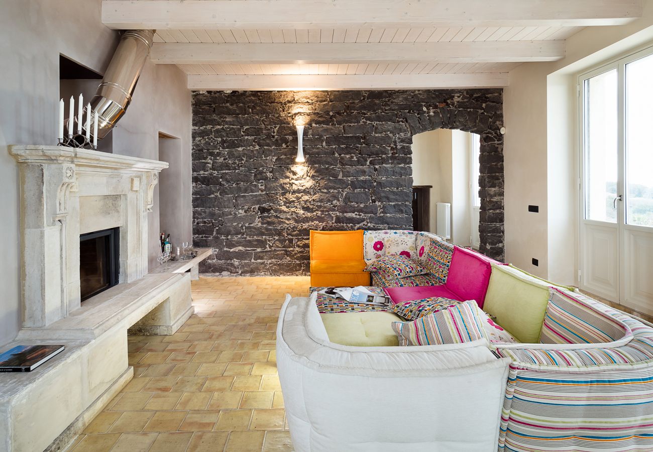 Villa a Zafferana Etnea - Villa con piscina, wellness e campo da calcetto privati - 8 pax