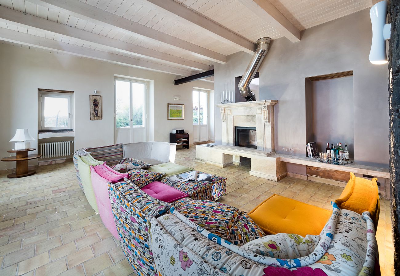 Villa a Zafferana Etnea - Villa con piscina, wellness e campo da calcetto privati - 8 pax
