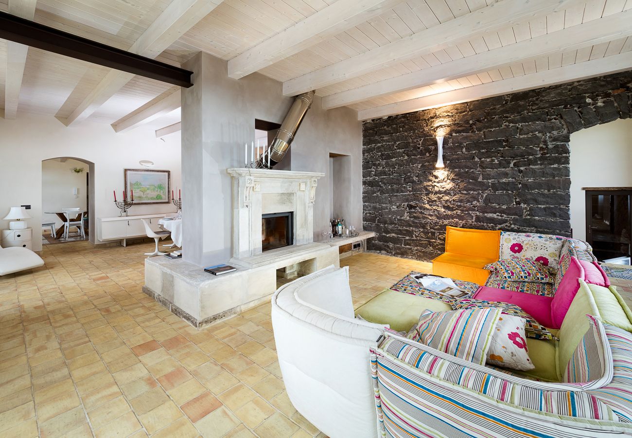Villa a Zafferana Etnea - Villa con piscina, wellness e campo da calcetto privati - 8 pax