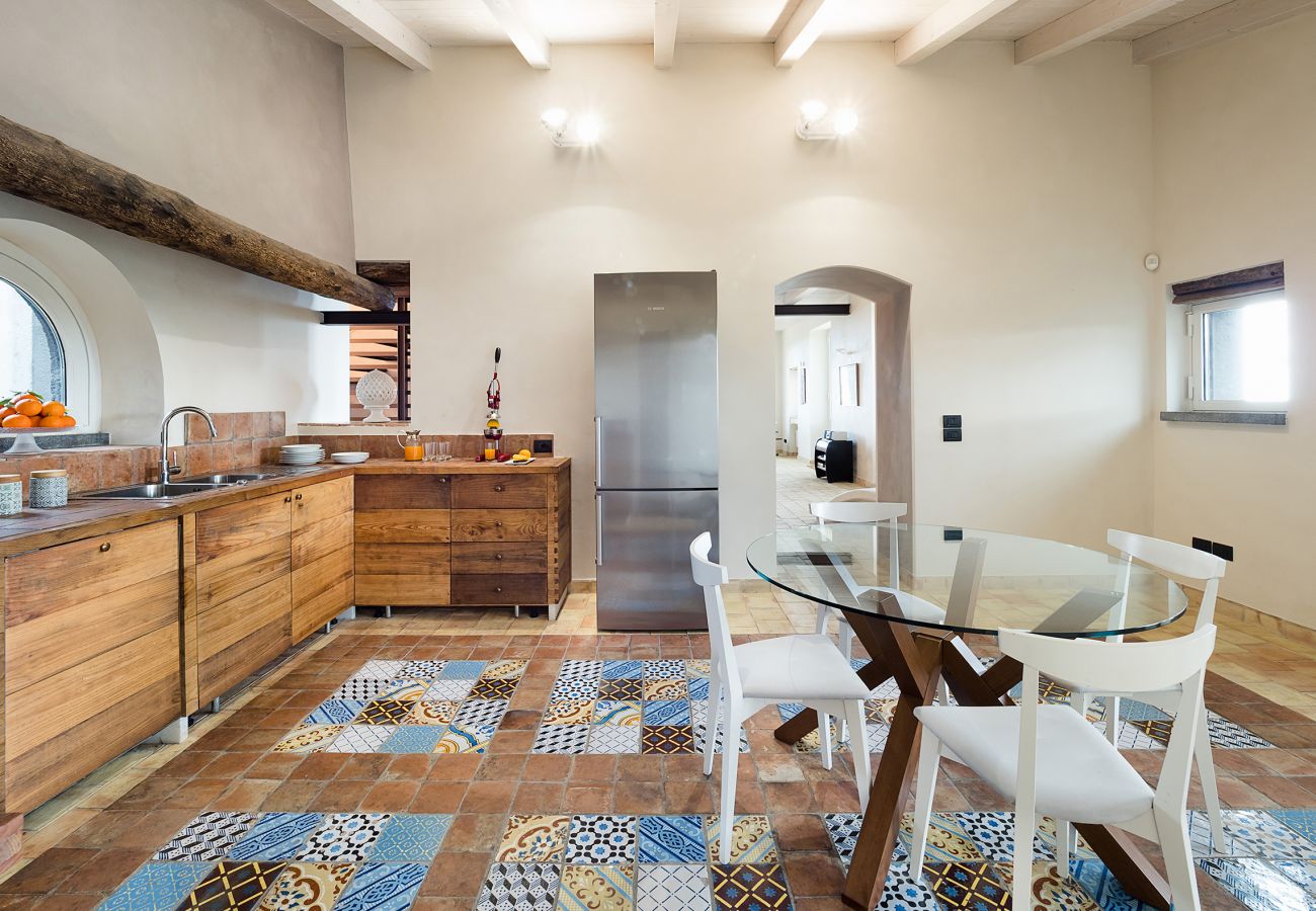 Villa a Zafferana Etnea - Villa con piscina, wellness e campo da calcetto privati - 8 pax