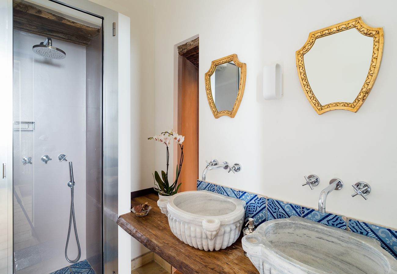 Villa a Zafferana Etnea - Villa con piscina, wellness e campo da calcetto privati - 8 pax