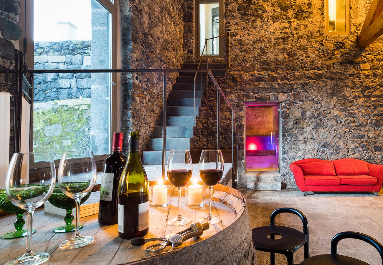 Villa a Zafferana Etnea - Villa con piscina, wellness e campo da calcetto privati - 8 pax