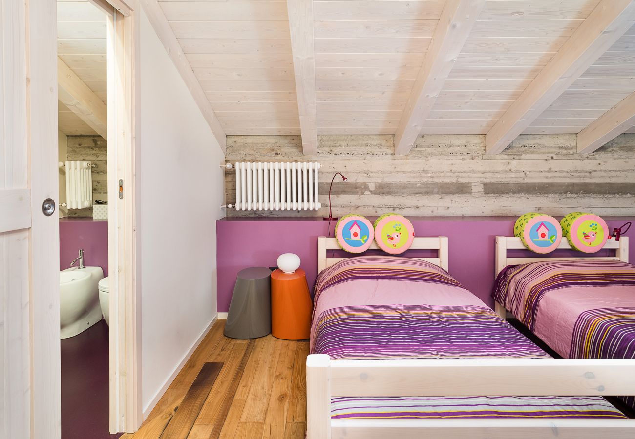 Villa a Zafferana Etnea - Villa con piscina, wellness e campo da calcetto privati - 8 pax