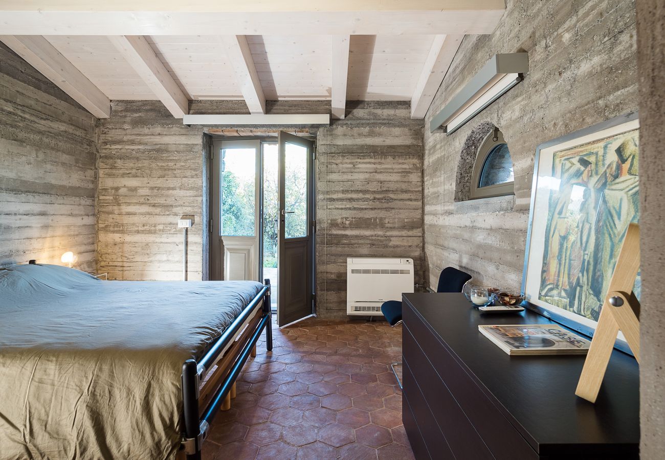 Villa a Zafferana Etnea - Villa con piscina, wellness e campo da calcetto privati - 8 pax