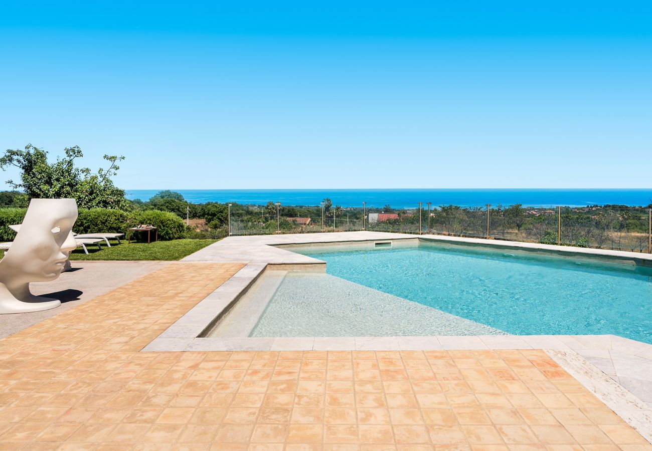 Villa a Zafferana Etnea - Villa con piscina, wellness e campo da calcetto privati - 8 pax