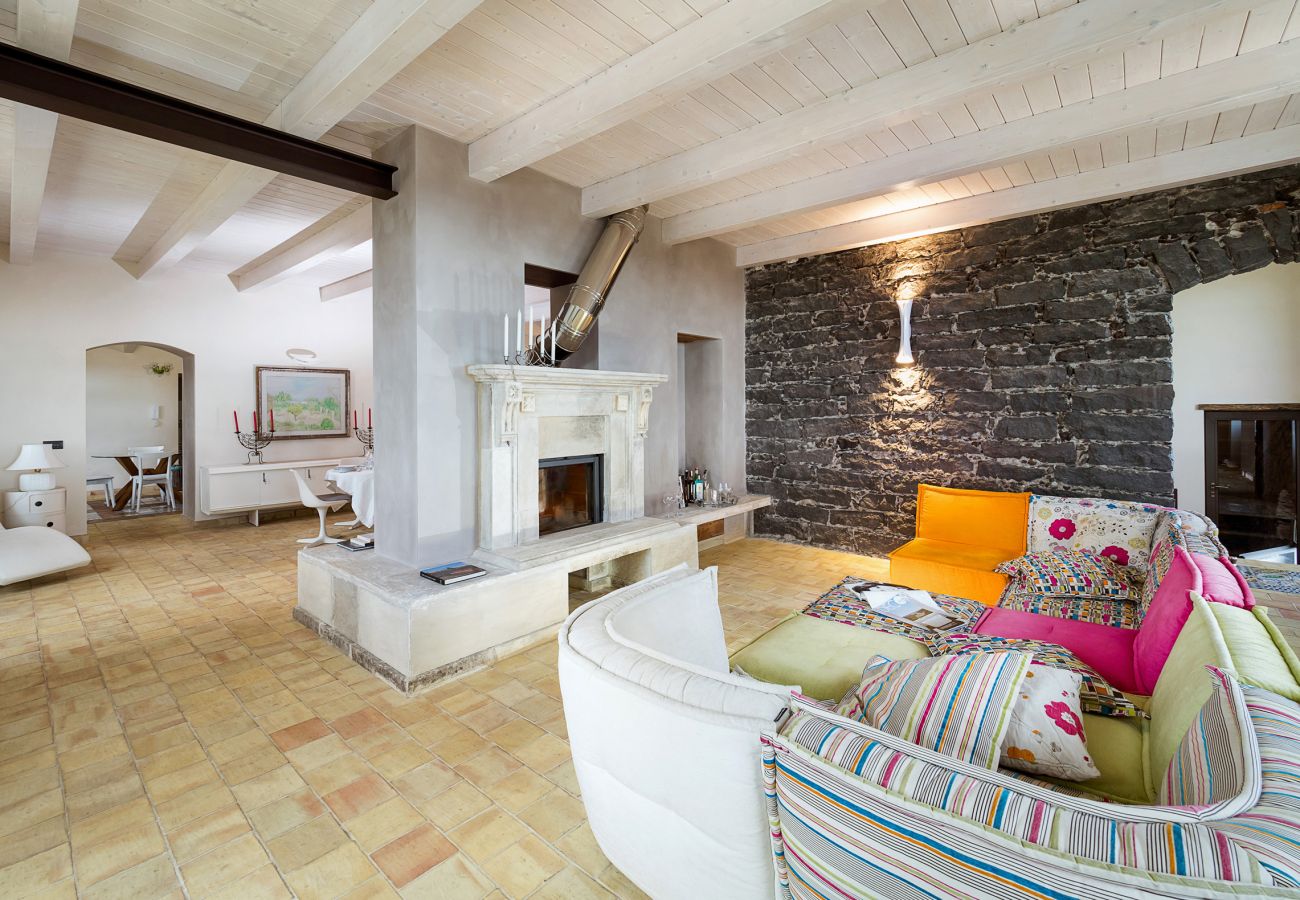 Villa a Zafferana Etnea - Villa con piscina, wellness e campo da calcetto privati - 8 pax