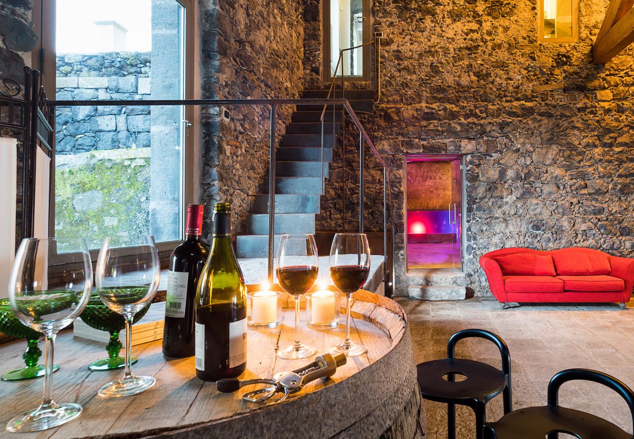 Villa a Zafferana Etnea - Villa con piscina, wellness e campo da calcetto privati - 8 pax